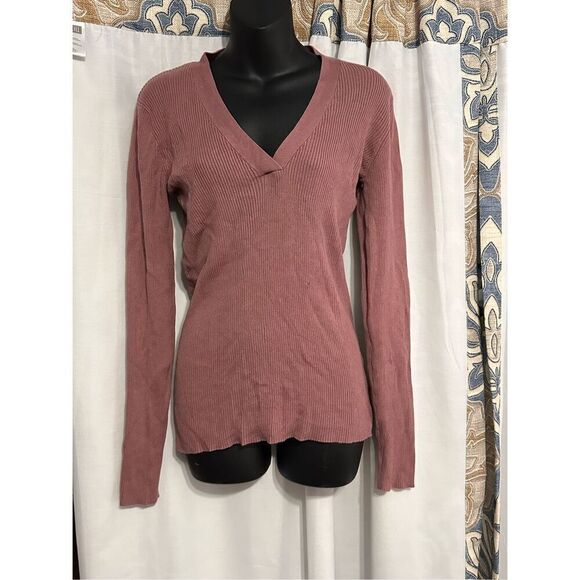 Beautiful Storm & Marie v neck Ribbed Pink long sleeve size large minor stain at - Picture 1 of 8